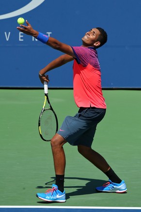 Nick Kyrgios setzt sich gegen Michail Juschni durch.