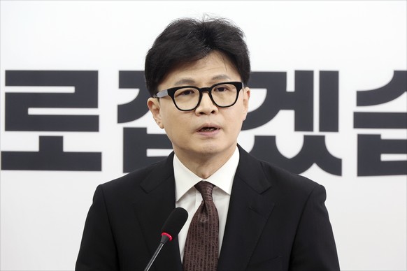 epa11780071 Leader of South Korea&#039;s ruling People Power Party Han Dong-hoon holds a news conference at the National Assembly in Seoul, South Korea, 16 December 2024, to announce his resignation f ...