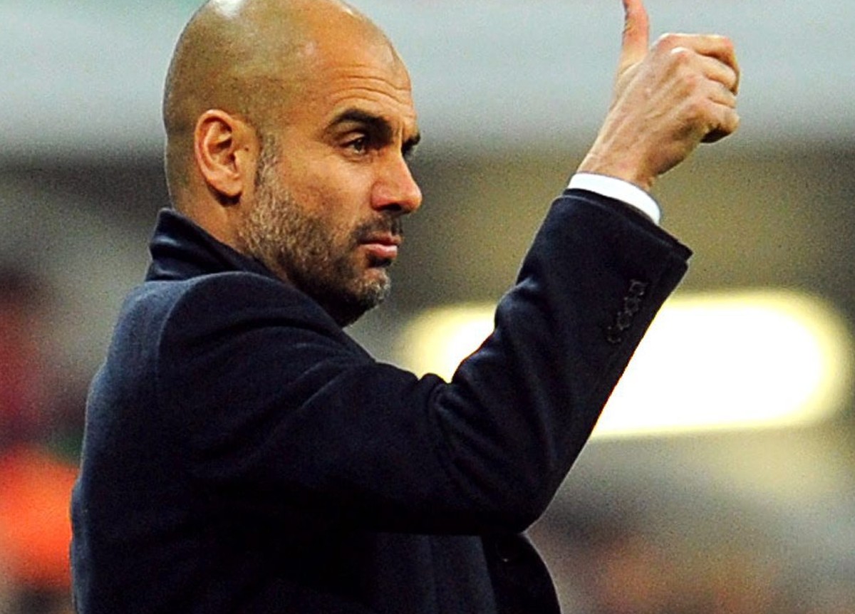 Daumen hoch, alles im Griff: Pep Guardiola coachte gestern die Bayern zum 50. Mal.&nbsp;