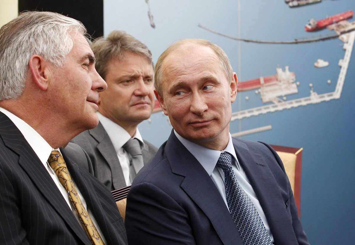 epa05669527 (FILE) A file picture dated 15 June 2012 shows Russian President Vladimir Putin (R), Krasnodar region Governor Alexander Tkachev (C) and ExxonMobil Chairman and CEO Rex Tillerson (L) atten ...