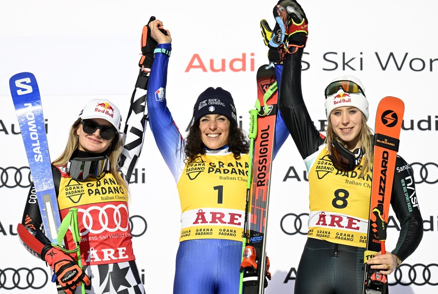 epa11948892 (L-R) second placed New Zealand&#039;s Alice Robinson, the winner Italy&#039;s Federica Brignone and third placed Albania&#039;s Lara Colturi celebrate on the podium for the Women&#039;s G ...