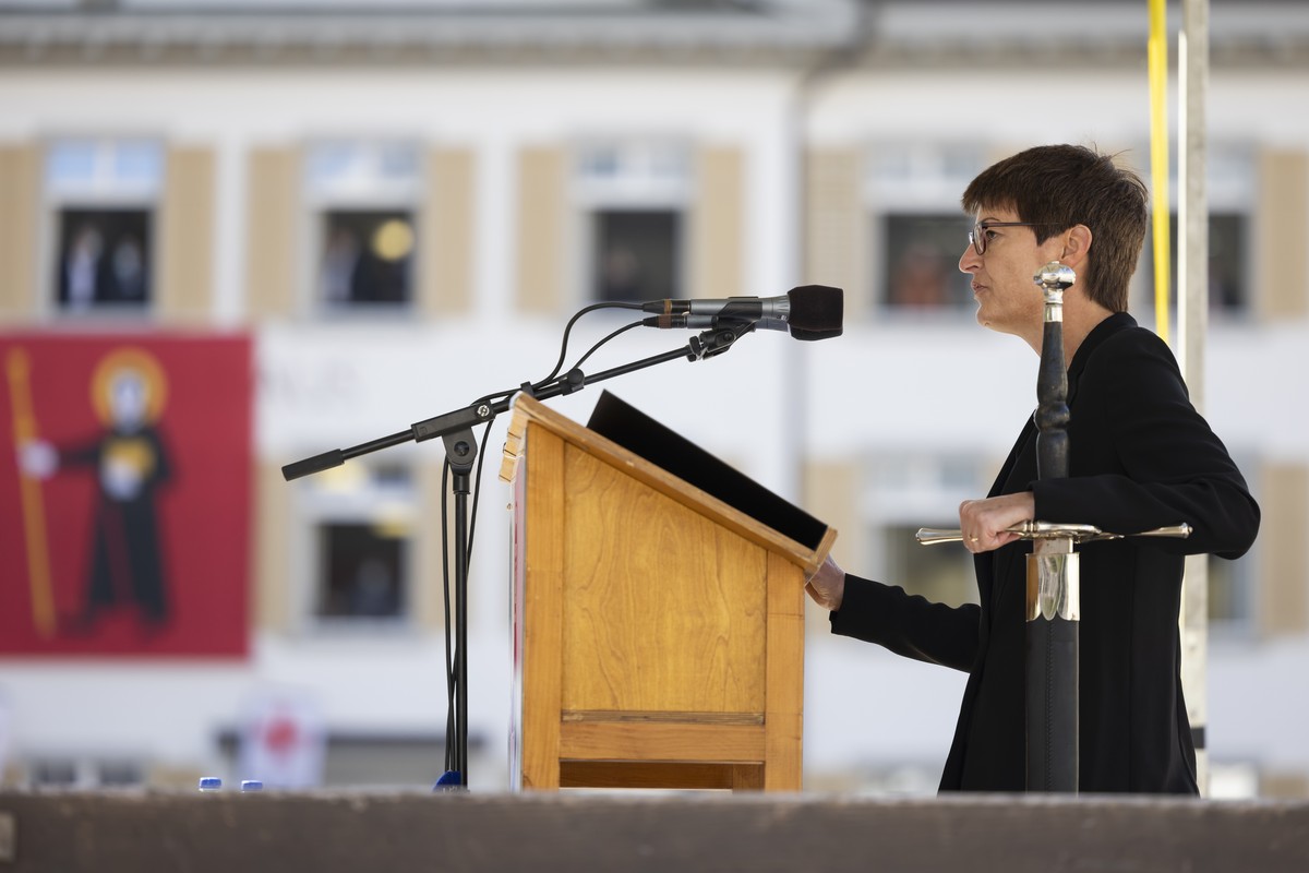 Marianne Lienhard, Frau Landammann, spricht waehrend der Landsgemeinde des Kantons Glarus am Sonntag, 5. September 2021 in Glarus. (KEYSTONE/Christian Merz)