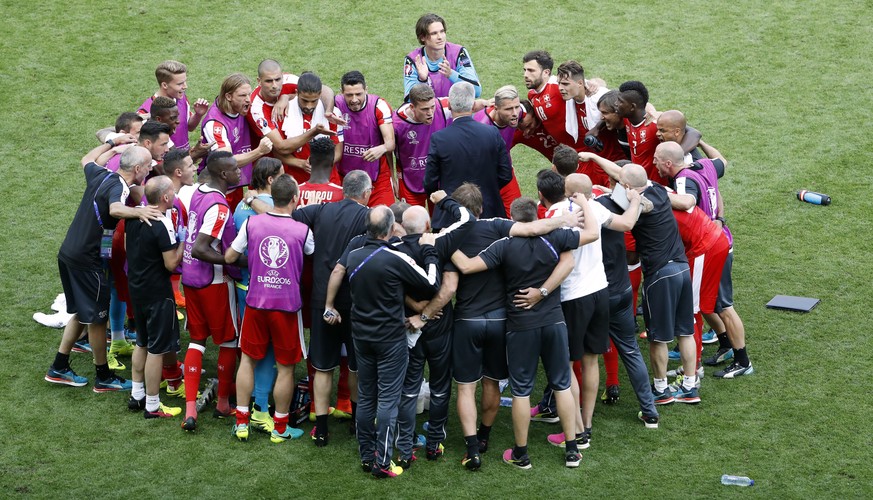 Als Einheit traten die Schweizer in Frankreich auf, mit Trainer Vladimir Petkovic in ihrem Zentrum.