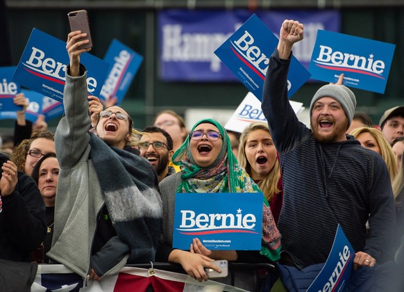 epaselect epa08193554 Supporters cheer as Democratic candidate for United States President, Vermont Senator Bernie Sanders, addresses an audience during a campaign rally at the Hampshire Hills Athleti ...