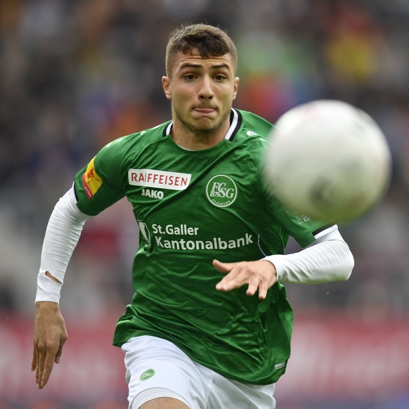 St.Gallens Leonidas Stergiou, beim Fussball Super-League Spiel zwischen dem FC St. Gallen und dem FC Basel, am Sonntag, 6. Oktober 2019, im Kybunpark in St. Gallen. (KEYSTONE/Gian Ehrenzeller)