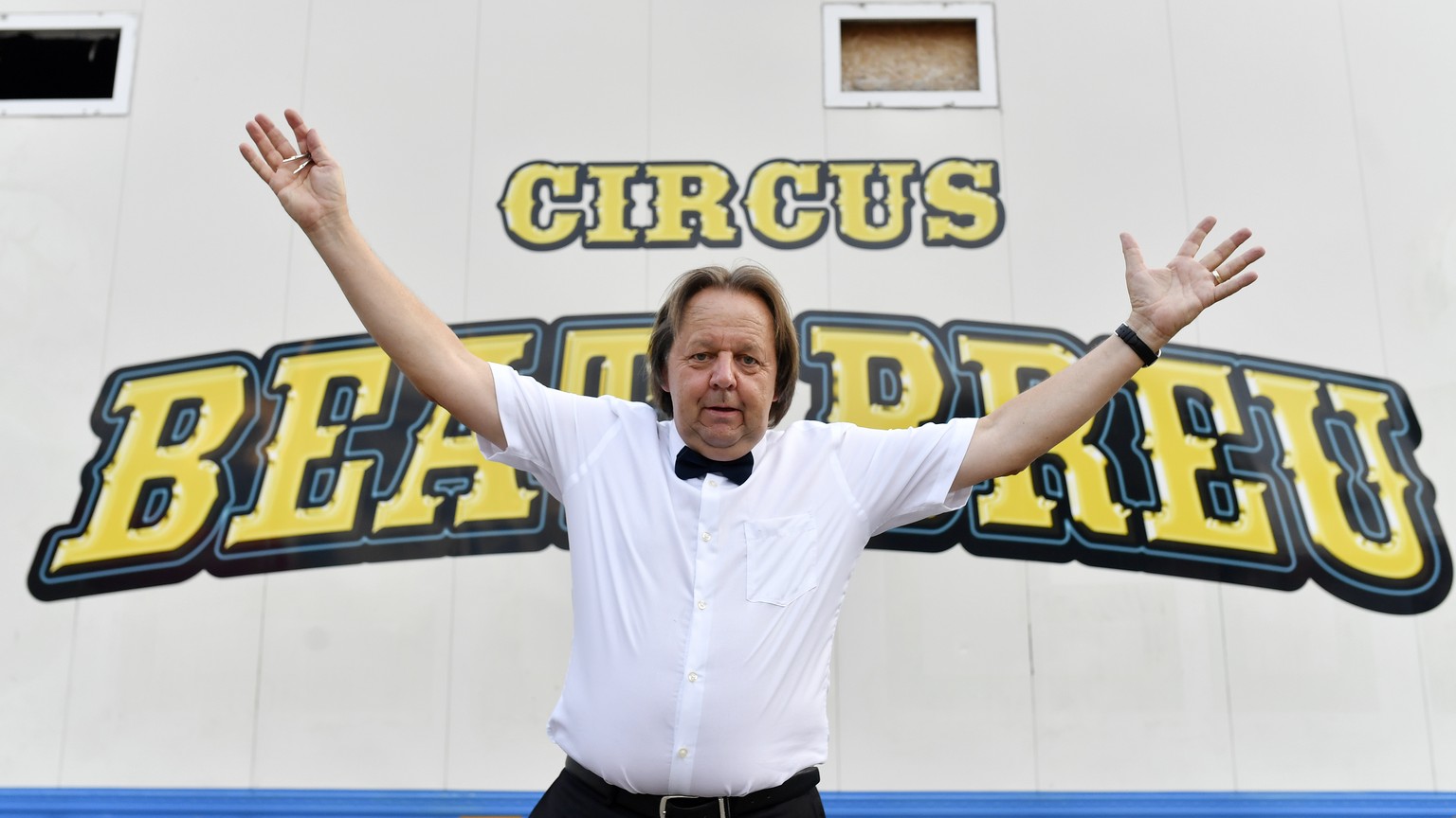 Der frischgebackene Zirkusdirektor Beat Breu, Schweizer Rad-Legende, an der Premiere seines Circus in Winterthur am Montag, 5. August 2019. (KEYSTONE/Walter Bieri)