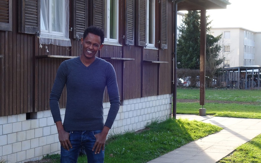 Porträt von Teshome Solomon. Der ehemalige Flüchtling aus Eritrea betreut heute als Sozialarbeiter unbegleitete minderjährige Asylsuchende (UMA) im Asylheim in Frauenfeld (TG) bei der Peregrina Stiftu ...