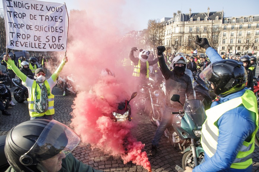 epa07173147 Bikers wearing yellow vests, as a symbol of French driver&#039;s and citizen&#039;s protest against higher fuel prices, during a demonstration on the Champs Elysee as part of a nationwide  ...