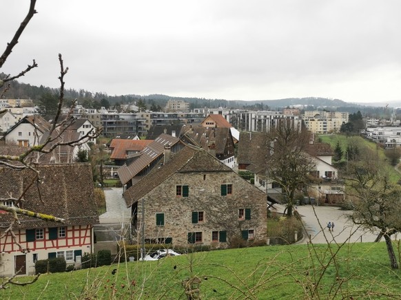 Die aktuelle Ausssicht vom Kirchenhügel. Wenn man sich richtig hinstellt, kann man die weisse Folie sehen.