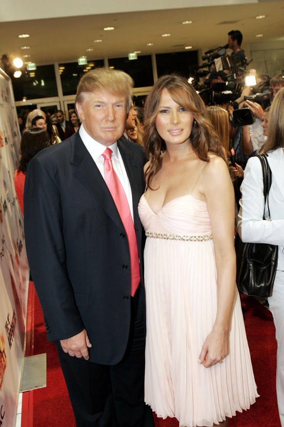 THE APPRENTICE 5, Donald Trump, Melania Trump, Season Finale , Season 5, episode 515, aired live from the Orpheum Theater, Los Angeles, CA, on June 5, 2006, 2004-, photo: Chris Haston / NBC / Courtesy ...