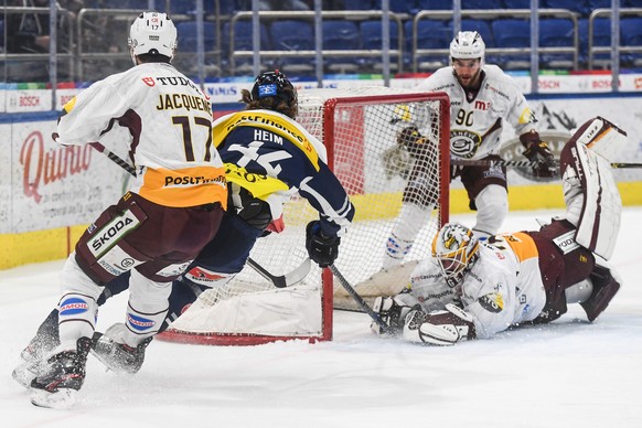 From left, Geneva&#039;s player Aranud Jacquemet, Ambri&#039;s player Andre Heim, Geneva&#039;s goalkeeper Gauthier Descloux and Geneva&#039;s player Simon Le Coultre, during the preliminary round gam ...