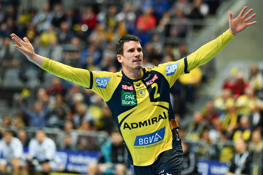 Handball: Bundesliga, Rhein-Neckar Löwen - Füchse Berlin, 17. Spieltag, am 14.12.2017 in der SAP-Arena in Mannheim (Baden-Württemberg). Andy Schmid von den Rhein-Neckar Löwen jubelt über ein Tor. (KEY ...