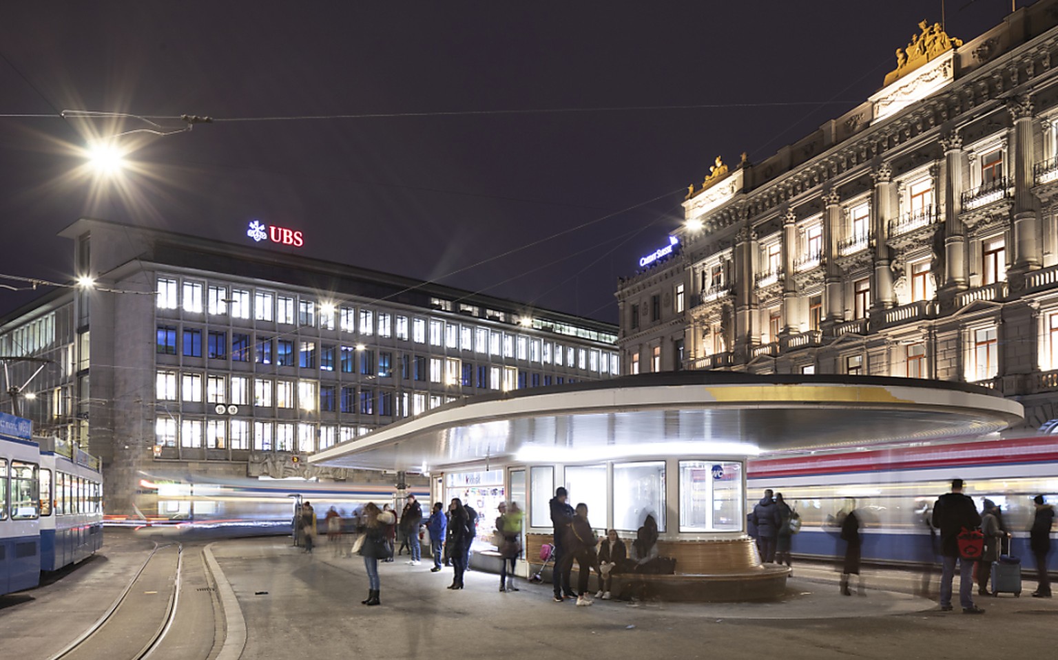 Die Schweizerische Nationalbank (SNB) attestiert den Grossbanken UBS und CS, dass sie für Krisenzeiten besser gewappnet sind als noch vor einem Jahr. Trotzdem sieht sie noch weiteren Handlungsbedarf.  ...