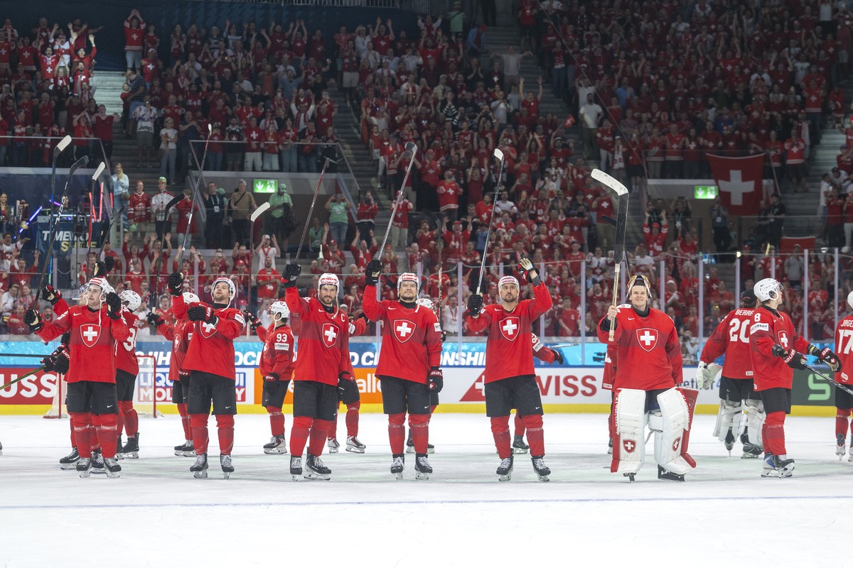 Switzerland's player celebrate their victory during the 2026 IIHF Men's Ice Hockey World Championship Semifinal game between Switzerland and Norway, at the Swiss Life Arena ice hockey stadiu ...