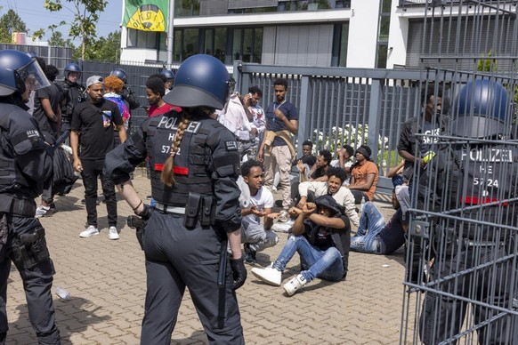 Bei den Auseinandersetzungen in Giessen wurden mindestens 26 Polizisten verletzt.