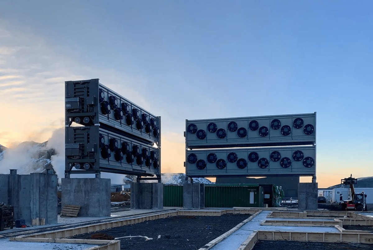 L'usine Orca en Islande filtre le CO2 de l'air.