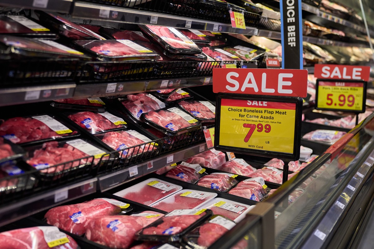 epa12372164 Meat is displayed for sale at a grocery store in Los Angeles, California, 12 September 2025. Meat prices, especially beef, remains elevated, ground beef is 12.8 percent higher than in Augu ...