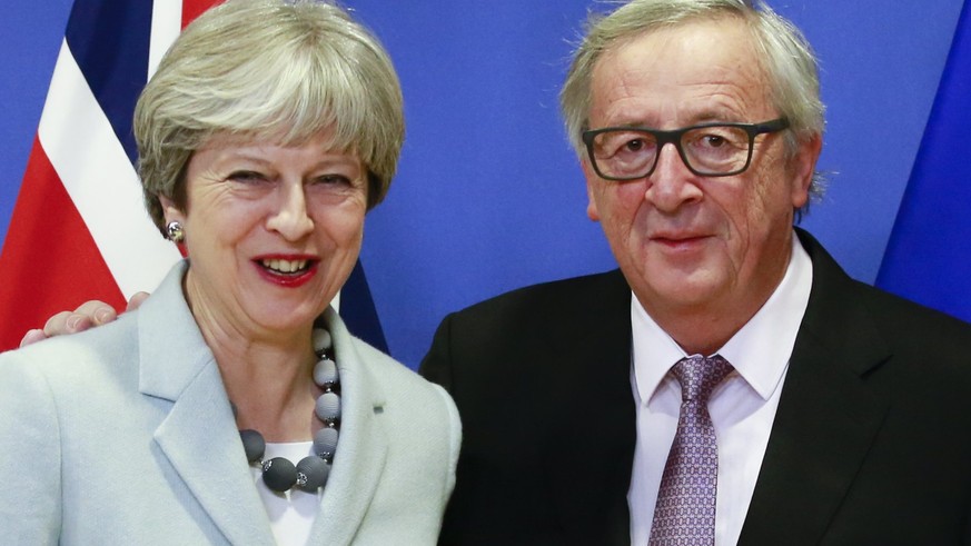 epa06375753 British Prime Minister Theresa May is welcomed by EU Commission President Jean-Claude Juncker (R) prior to a meeting on Brexit Negotiations in Brussels, Belgium, 08 December 2017. Reports  ...