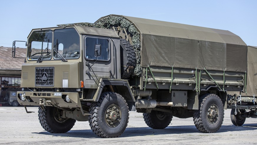 A Saurer 6 DM lorry of the Swiss Armed Forces, pictured in Hinwil in the Canton of Zurich, Switzerland, on July 17, 2014. (KEYSTONE/GAETAN BALLY)

Ein Saurer 6 DM Lastwagen der Schweizer Armee, aufgen ...