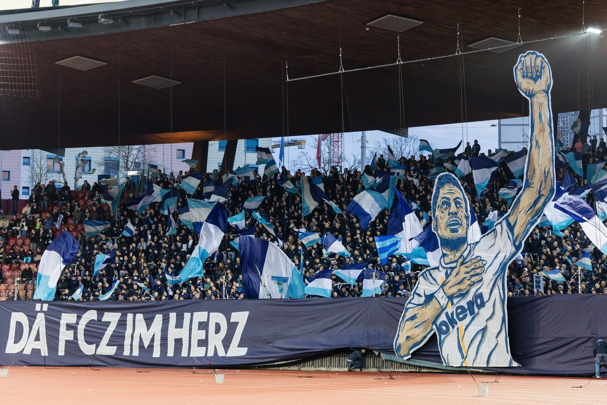 Die FCZ Fans bedanken sich mit einer Choreo bei Antonio Marchesano vor dem Fussball Meisterschaftsspiel der Swiss Super League zwischen dem FC Zuerich, FCZ, und Yverdon Sport FC, YS, am Samstag, 22. F ...