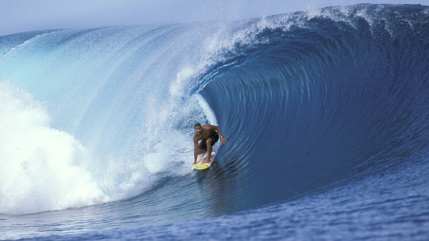Surfer Pancho Sullivan in the tube at Teahupoo, on the island of Tahiti in French Polynesia., Teahupoo HI USA model released Symbolfoto PUBLICATIONxINxGERxSUIxAUTxONLY Copyright: SeanxDavey 8218700012 ...