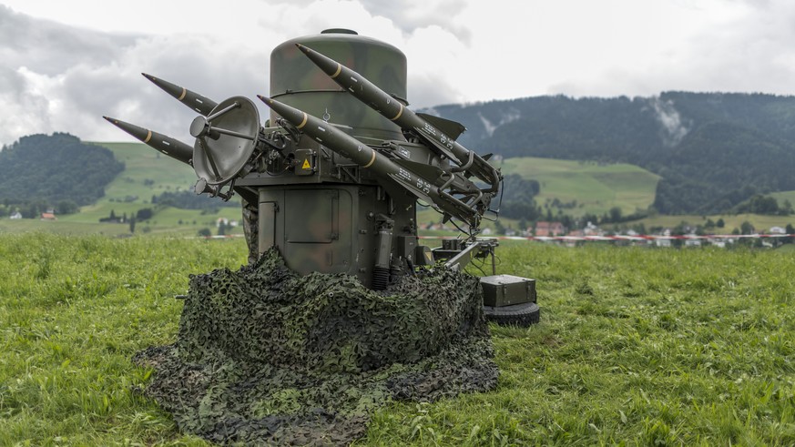ZUR UEBERSICHT DER AUSFUHR VON KRIEGSMATERIAL IM JAHR 2017, STELLEN WIR IHNEN HEUTE, 27. FEBRUAR 2018, FOLGENDES BILDMATERIAL ZUR VERFUEGUNG - The rapier with the four surface-to-air missiles stands o ...