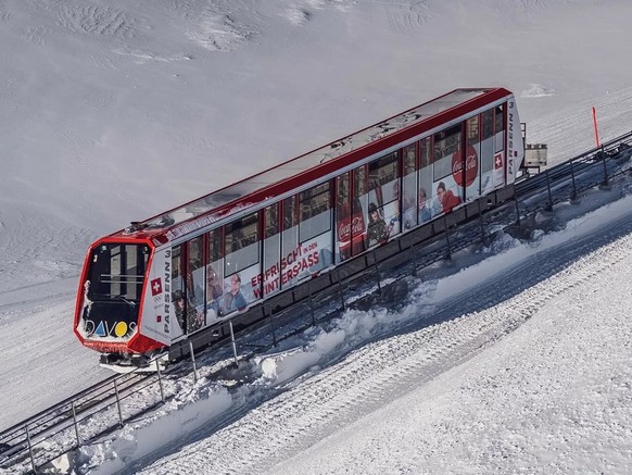 Parsennbahn
https://www.davosklostersmountains.ch/de/mountains/aktuelles/news-blog/Standseilbahn-Parsenn-Die-Arbeit-an-den-Gleisen_bba_543364