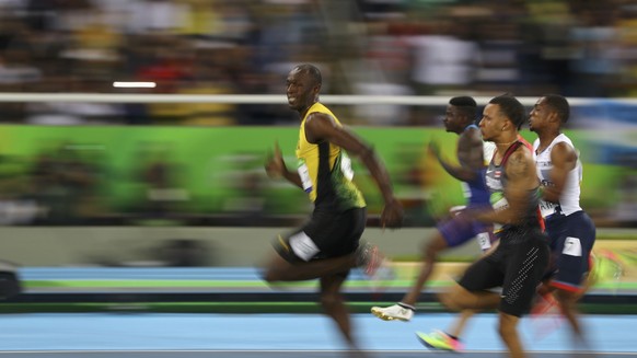 2016 Rio Olympics - Athletics - Semifinal - Men&#039;s 100m Semifinals - Olympic Stadium - Rio de Janeiro, Brazil - 14/08/2016. Usain Bolt (JAM) of Jamaica (L) competes. REUTERS/Kai Pfaffenbach FOR ED ...