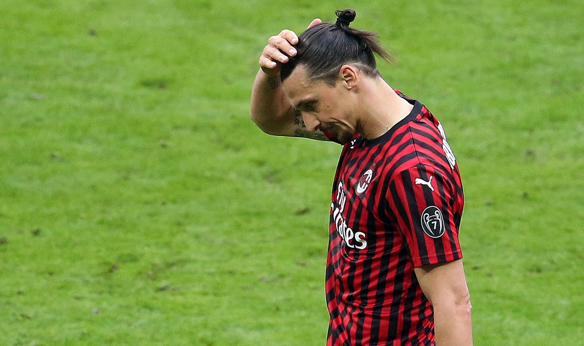 epa08278834 Ac Milan's player Zlatan Ibrahimovic reacts after the Italian Serie A soccer match between AC Milan and Genoa CFC in Milan, Italy, 08 March 2020. EPA/MATTEO BAZZI