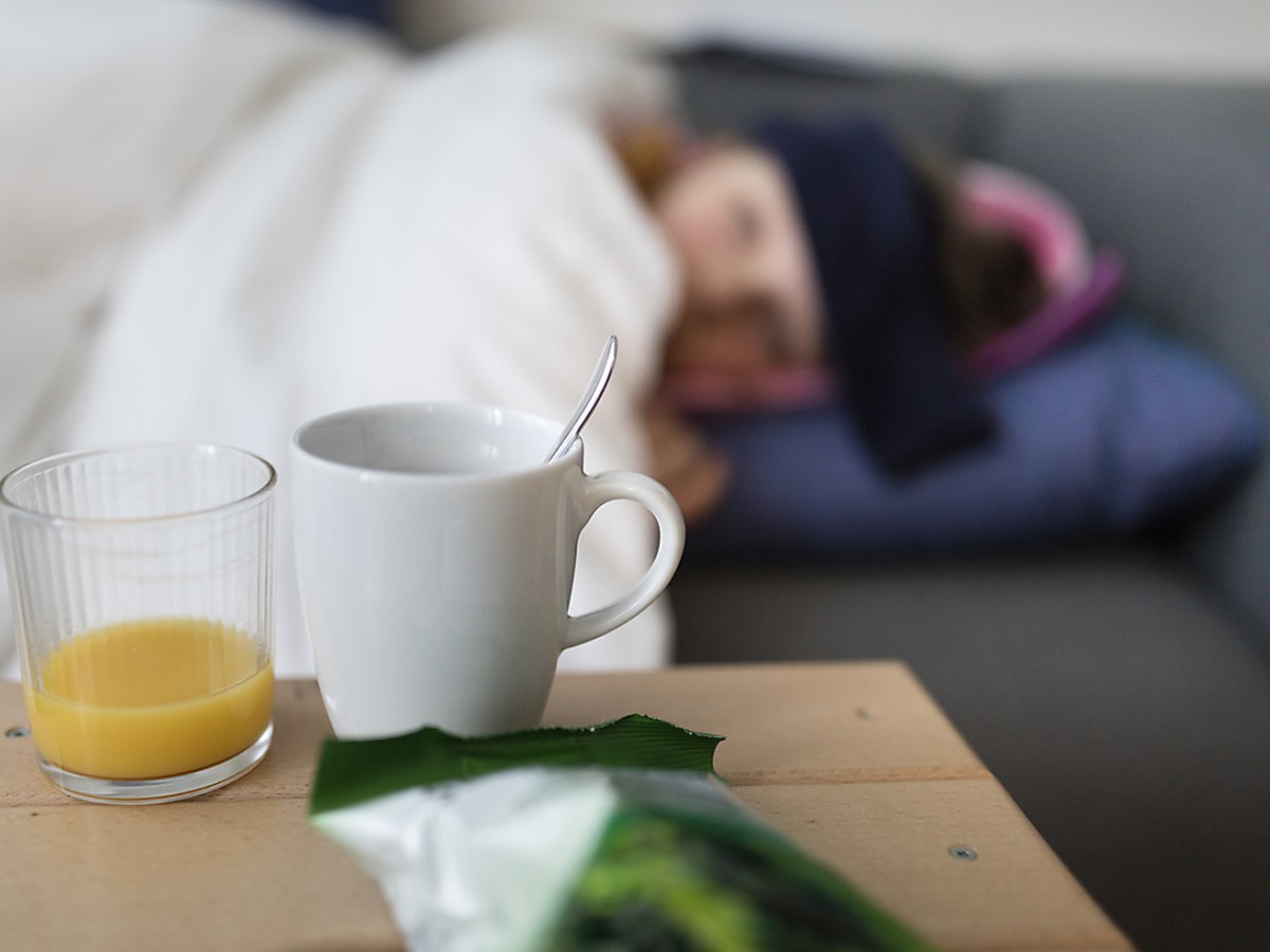 Wird das Kind krank, nutzen Eltern das Internet allenfalls für die Suche nach "Grossmutters Rezepten" - und gehen zum Kinderarzt. (Symbolbild)