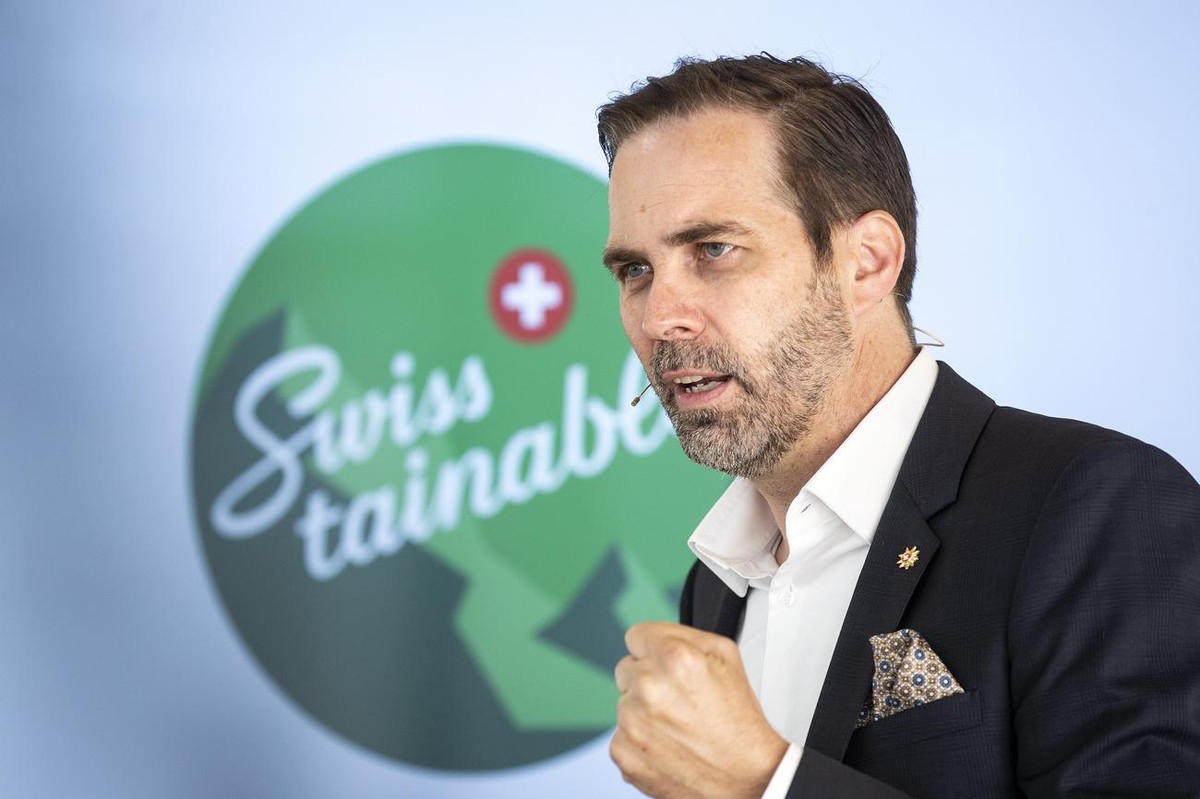 Martin Nydegger, Direktor Schweiz Tourismus, spricht an der Medienkonferenz von Schweiz Tourismus am Mittwoch, 23. Juni 2021, auf dem 'MS Albis' auf dem Zuerichsee in Zuerich..(KEYSTONE/Alex ...
