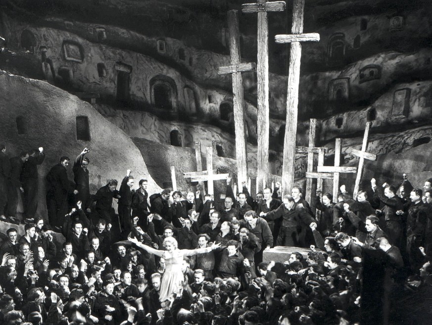 METROPOLIS, Brigitte Helm, 1927 Courtesy Everett Collection ACHTUNG AUFNAHMEDATUM GESCHƒTZT PUBLICATIONxINxGERxSUIxAUTxONLY Copyright: xCourtesyxEverettxCollectionx MCDMETR EC006