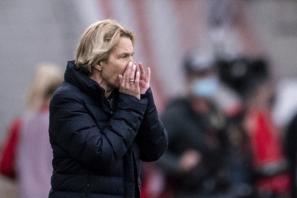 Germany coach Martina Voss-Tecklenburg shouts instructions during the Women&#039;s WCup Soccer, Group H qualifying match between Germany and Israel in Essen, Germany, Tuesday, Oct. 26, 2021. (Fabian S ...