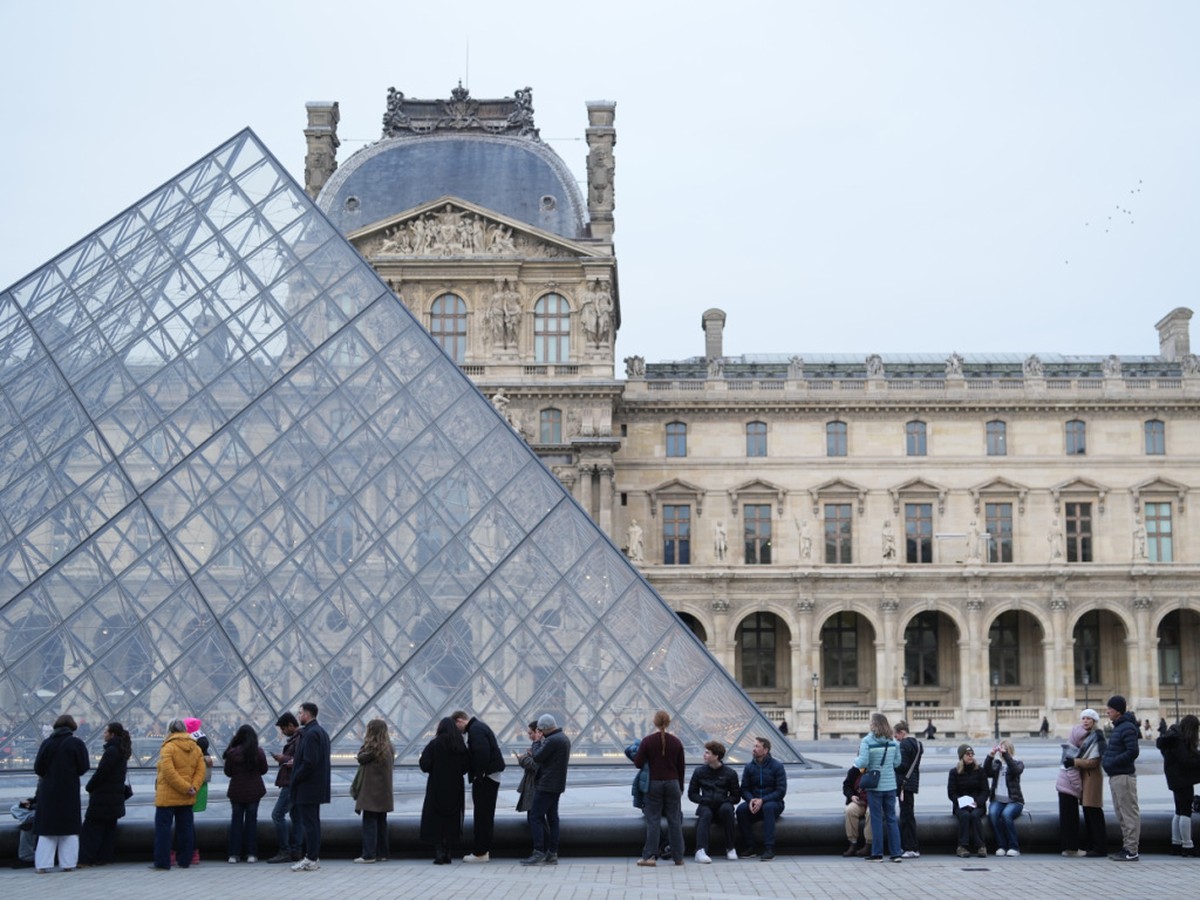 Musée le plus visité au monde, le Louvre a subi une série de "défaillances" depuis le spectaculaire vol du 19 octobre (archives).