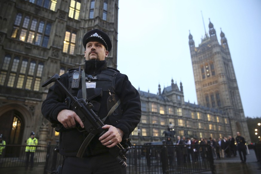 Polizist vor dem Parlament in London: Grossbritannien plant ein scharfes Anti-Terror-Gesetz.