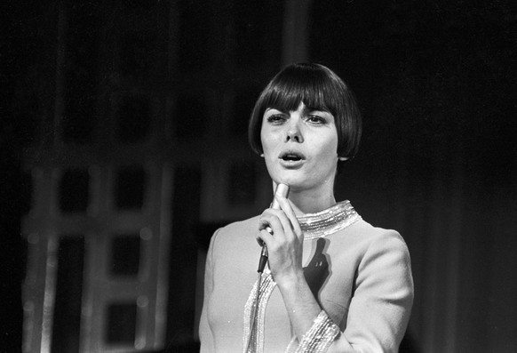 Photo number: 59937265 Date: 13.11.1967 Copyright: image/United Archives International Mireille Mathieu during rehearsals for the Royal Variety Performance at the London Palladium November 13, 1967 k ...