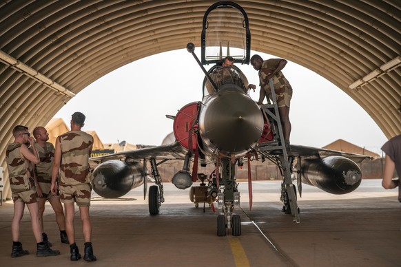 FILE - French Barkhane Air Force mechanics maintain a Mirage 2000 on the Niamey, Niger base, on June 5, 2021. On Thursday, Aug. 3, 2023, night, the junta said on state television it was terminating th ...
