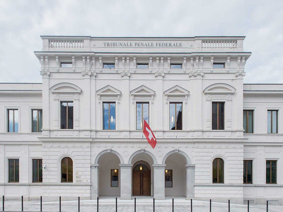 Le Tribunal p