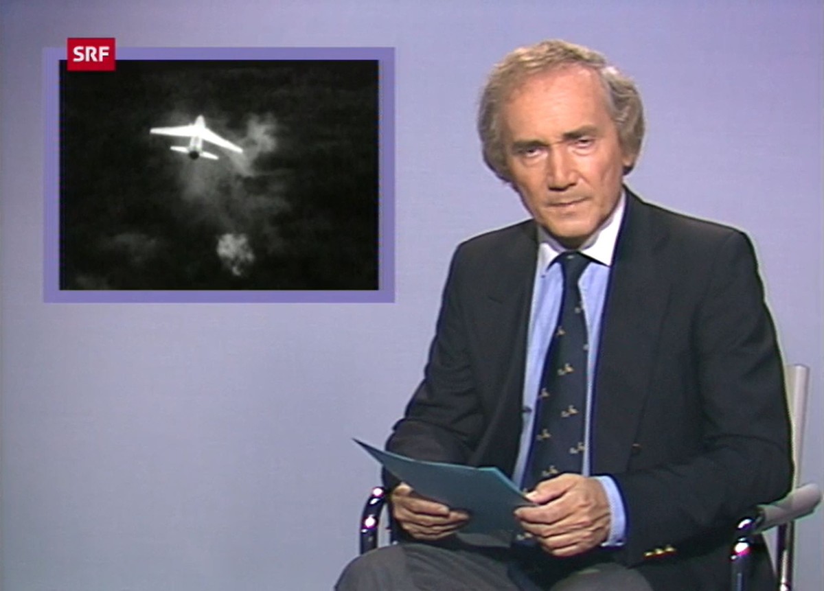 Moderator Léon Huber berichtet in der SRF-Tagesschau über Angriffe der US-amerikanischen Luftwaffe auf Vietnam, in der Woche vom 30. August bis 5. September 1965.