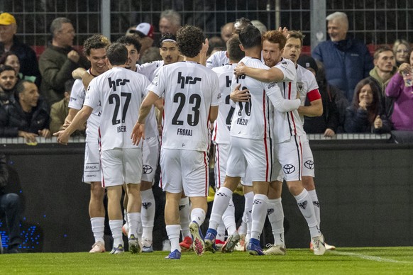 Die Spieler von Aarau mit Serge Mueller, rechts, feiern das Tor zum 2:0 beim Fussball Challenge League Meisterschaftsspiel zwischen dem FC Aarau und dem FC Vaduz vom Freitag, 13. Maerz 2026 in Aarau.  ...
