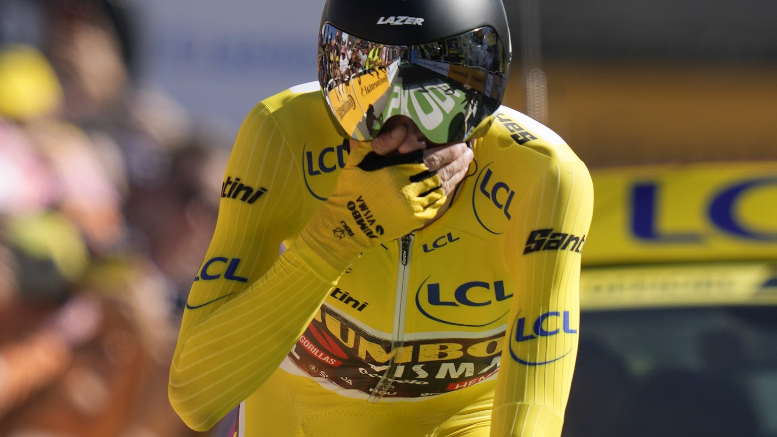 Denmark&#039;s Jonas Vingegaard, wearing the overall leader&#039;s yellow jersey, celebrates as he crosses the finish line of the twentieth stage of the Tour de France cycling race, an individual time ...