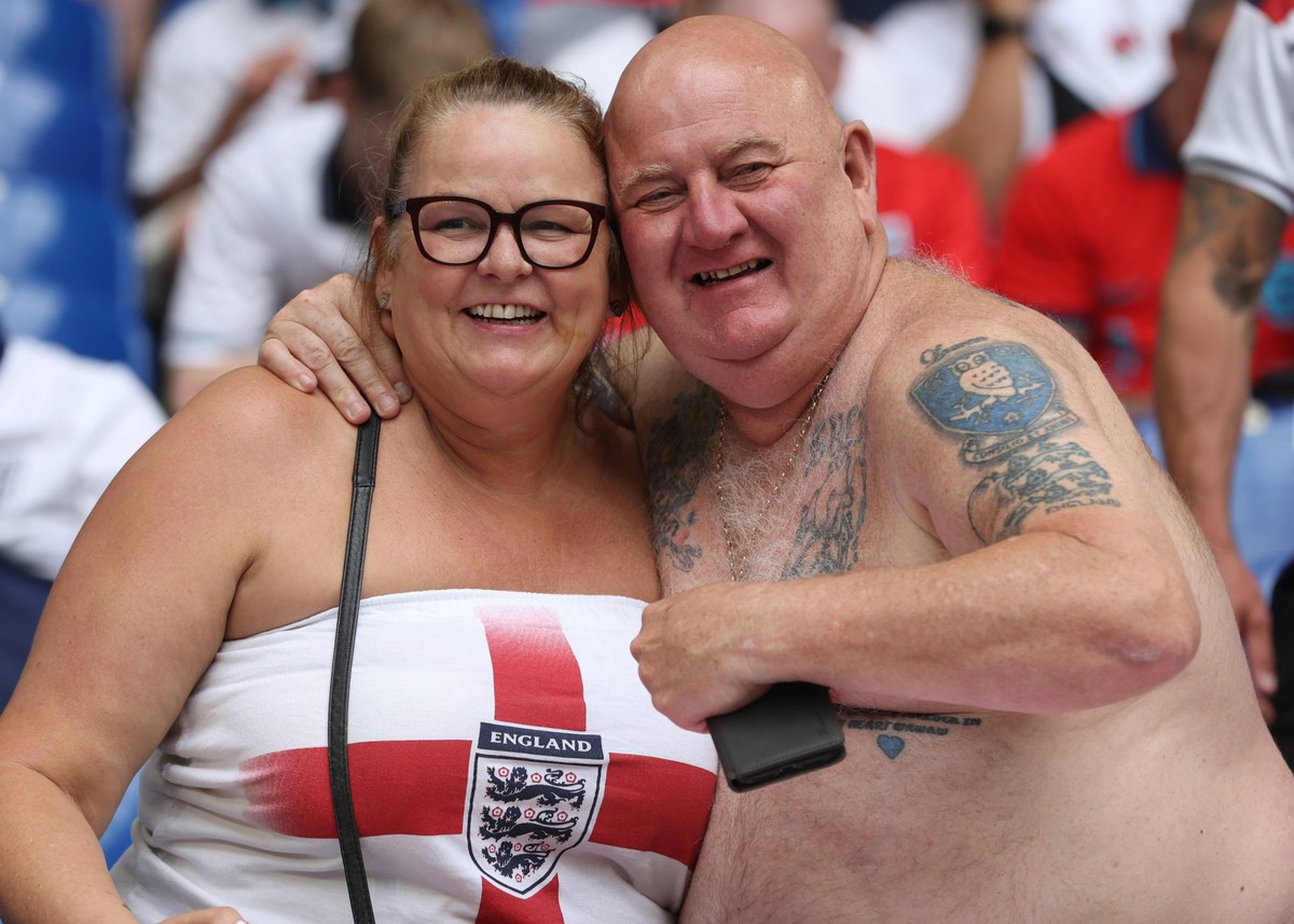 Gelsenkirchen, Germany, 30th June 2024. England fans before the UEFA European Championships round of 16 match at Arena Aufschalke, Gelsenkirchen. Picture credit should read: Paul Terry / Sportimage ED ...