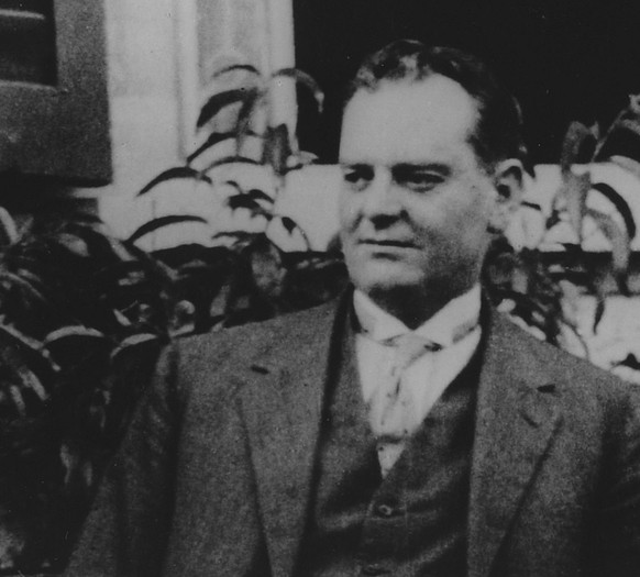Portrait of Gottlieb Duttweiler, circa 1930.