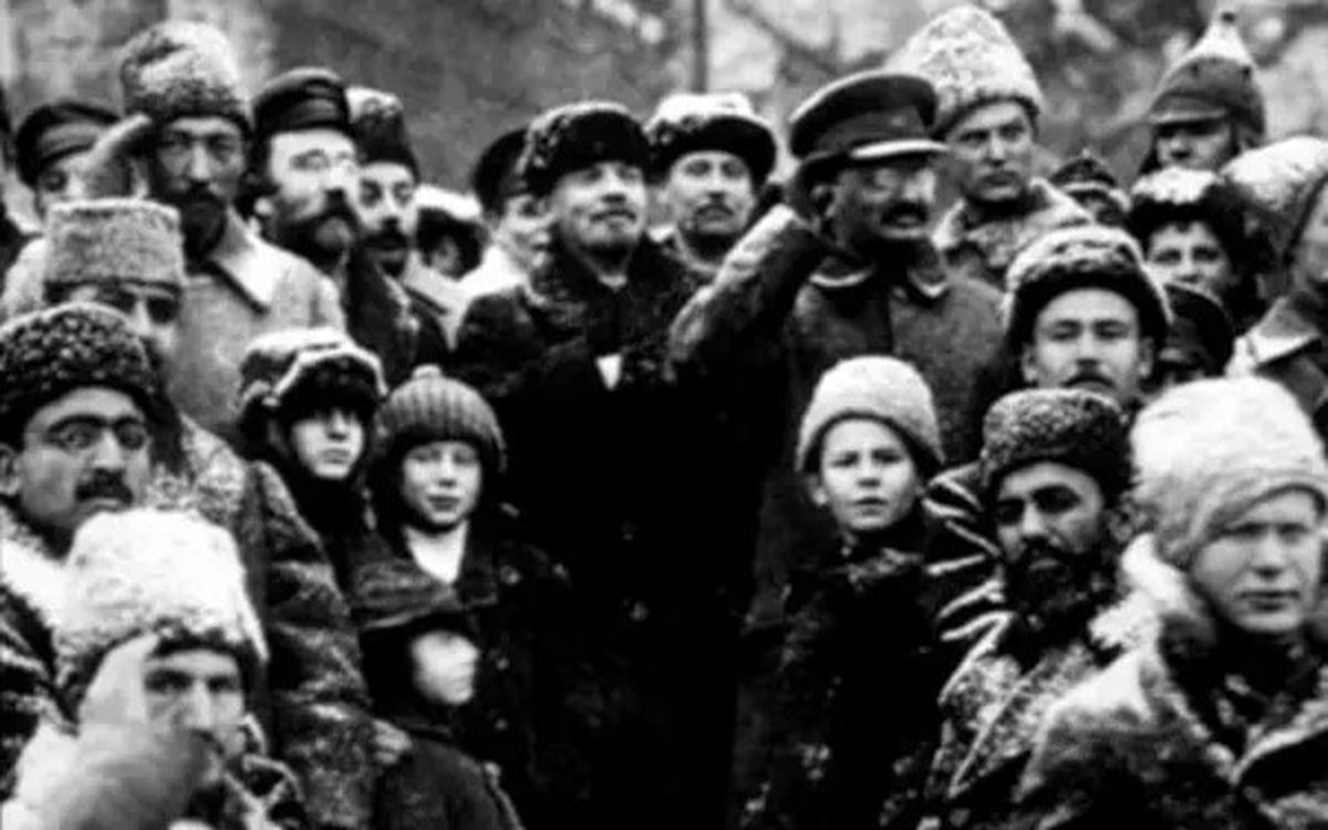 7. November 1919: Die sowjetische Führung bei der Feier zum zweiten Jahrestag der Oktoberrevolution.