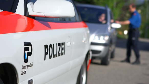Ehemann löscht Familie aus: Die Kantonspolizei Zürich findet vier Tote in einer Wohnung in Affoltern am Albis. (Symbolbild)