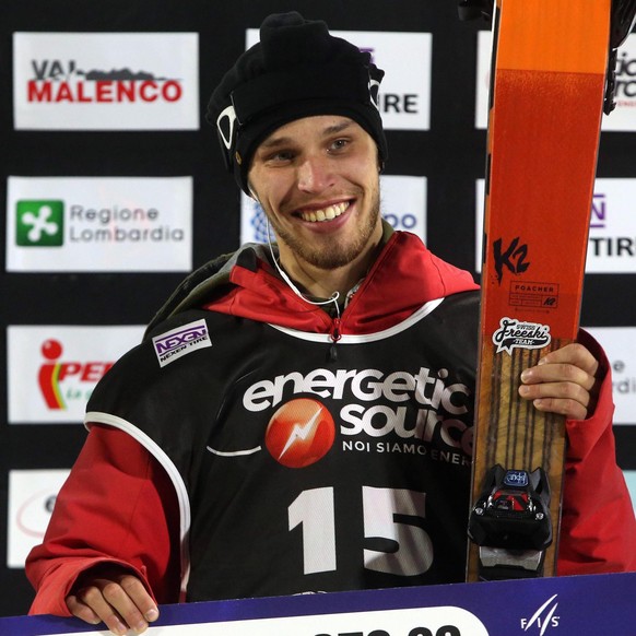 epa05627503 Kai Mahler of Switzerland celebrates on the podium after winning the Men&#039;s Freestyle Skiing World Cup in Milan, Italy, 11 November 2016. EPA/MATTEO BAZZI