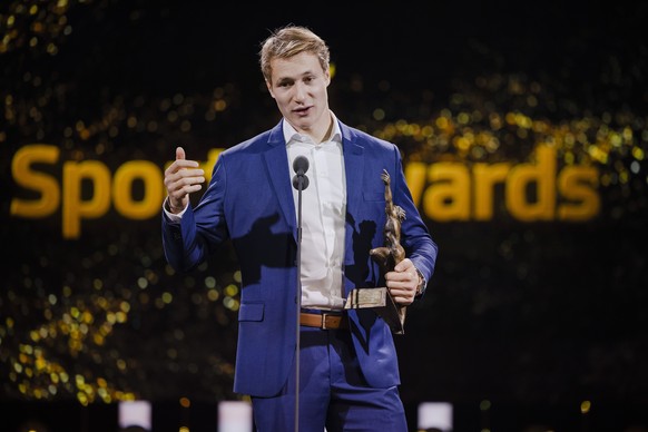 Skifahrer Marco Odermatt erhaelt den Preis des Sportler des Jahres an der Verleihung der Sports Awards 2021, am Sonntag, 12. Dezember 2021 in Zuerich. (KEYSTONE/Michael Buholzer)