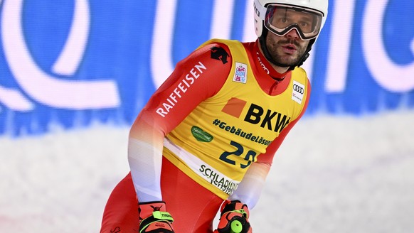 epa10429732 Thomas Tumler of Switzerland reacts in finish area during the second run of the Men&#039;s Giant Slalom Night race of the FIS Alpine Skiing World Cup in Schladming, Austria, 25 January 202 ...