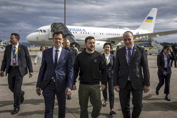 Ukraine&#039;s President Volodymyr Zelenskyy, center, is accompanied after his arrival by Felix Baumann, Ambassador of Switzerland to Ukraine, centre left, Iryna Wenediktowa, Ukrainian Ambassador to S ...