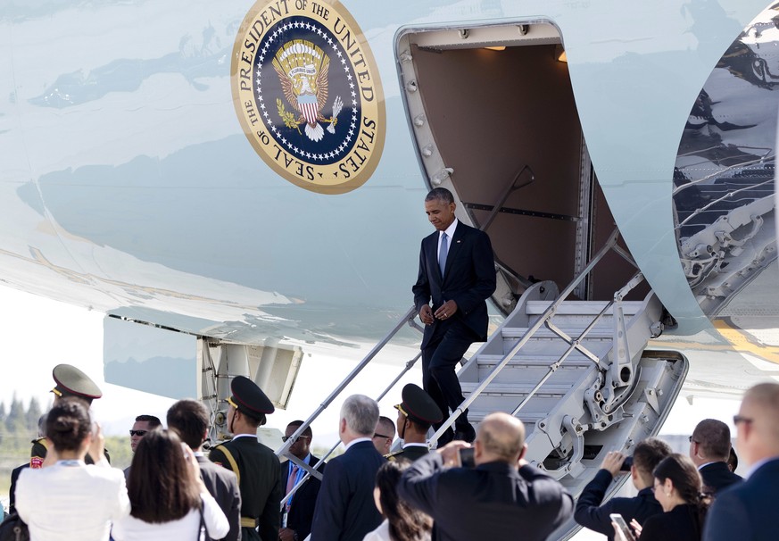 U.S. President Barack Obama arrives on Air Force One at Hangzhou Xiaoshan International Airport in Hangzhou in eastern China&#039;s Zhejiang province, Saturday, Sept. 3, 2016. President Obama hopes to ...